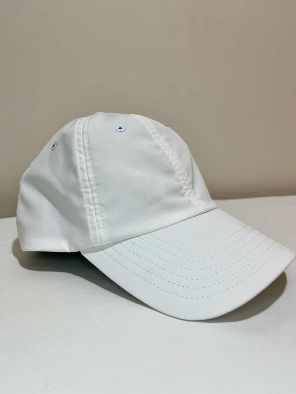 Vinyard Vines Performance Baseball Hat - Picture 1 of 6